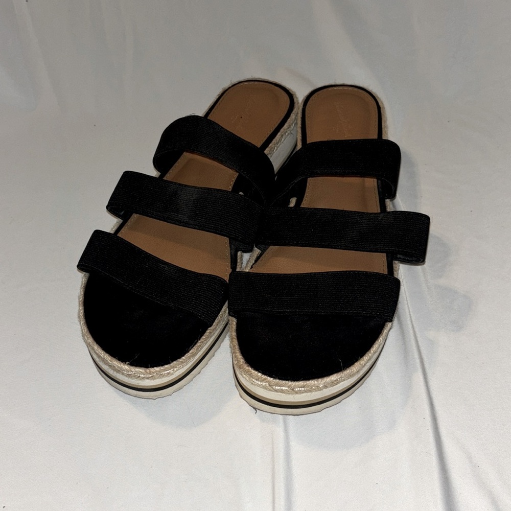 super cute universal thread platform sandals!